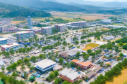 隆回县“千户瑶寨”搬迁社区建成，配套产业园提供3000岗位助力乡村振兴