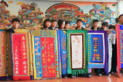 城步民族中学苗绣课开课，学生作品惊艳亮相国际非遗展