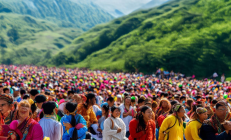 城步苗族“六月六山歌节”盛况空前，10万游客共赴南山山歌盛宴