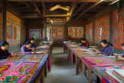 隆回花瑶挑花非遗工坊建成，绣娘人均年增收2万元，助力乡村振兴