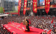 “隆回辣椒文化节盛大开幕，辣王争霸赛开擂，冠军奖金高达10万元！”